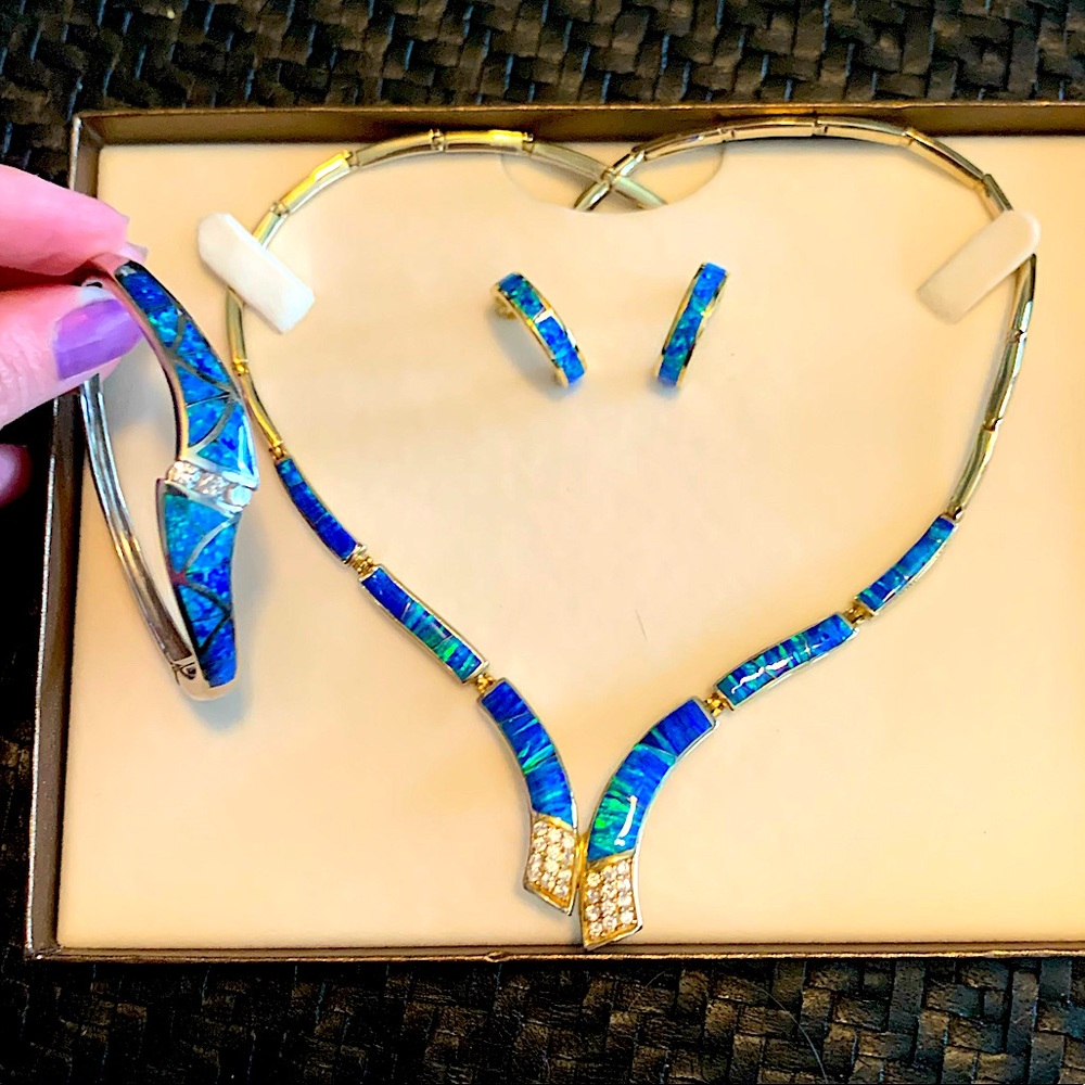 Blue/green stone necklace, earrings and bracelet set